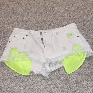 Signature 8 white shorts size medium